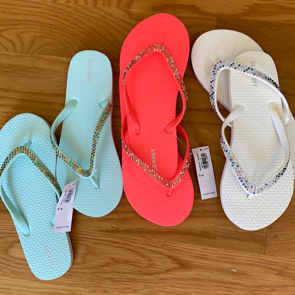 3 pairs of Old Navy Girls Flip Flops.  Size 3-4.